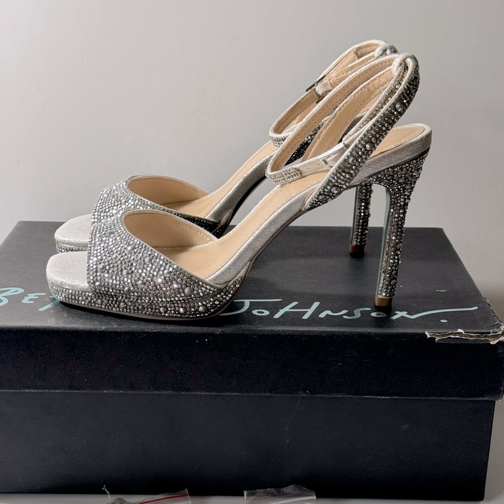 Blue by Betsey Johnson suni silver ringstone heeled sandals ankle strap 6.5 NWT - Picture 4 of 9